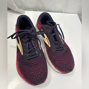 Brooks Ghost 16 womens Navy and Red Athletic Shoes size 9.5